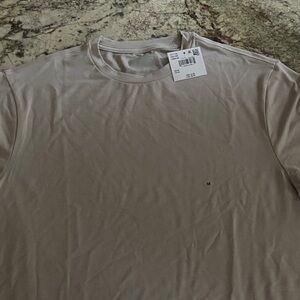 Men's American Eagle Tshirt and 2 pair of shorts